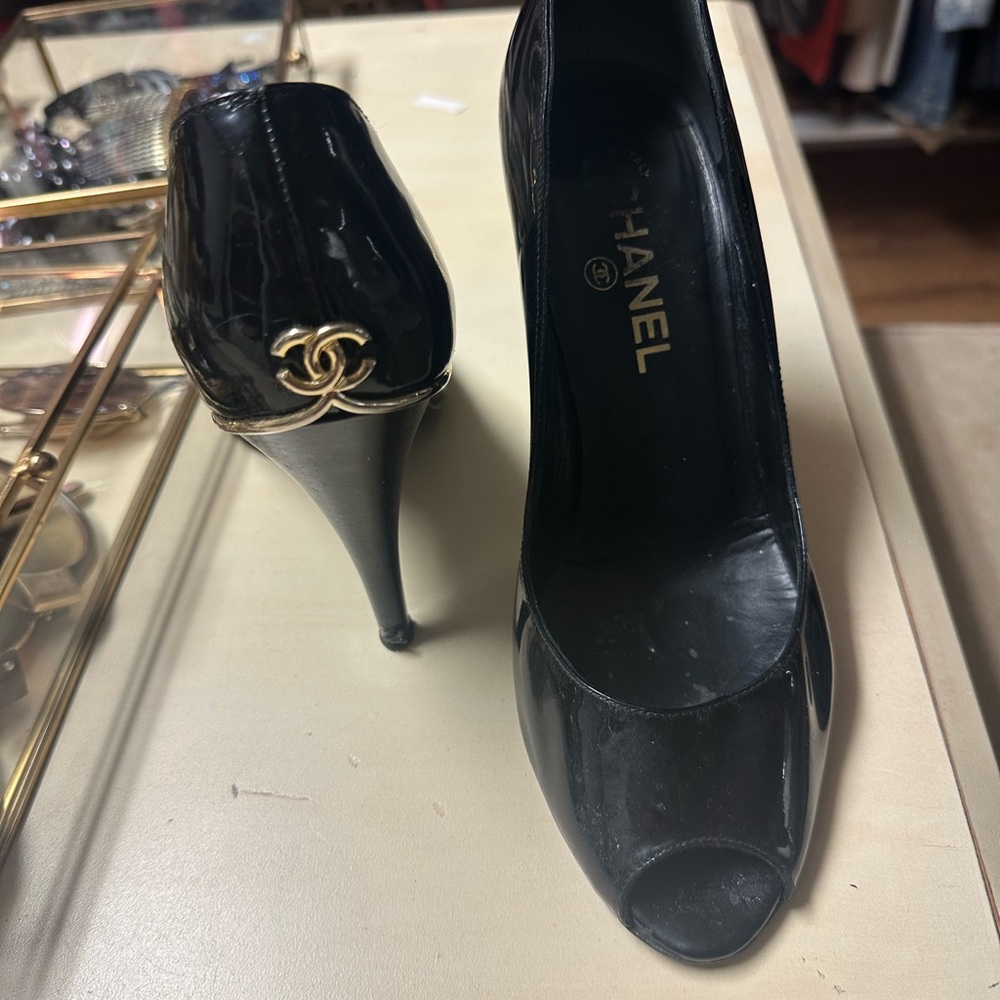 CHANEL Glossy Black Peep-Toe Heels